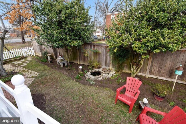 Building Photo - 1727 Oakcrest Dr