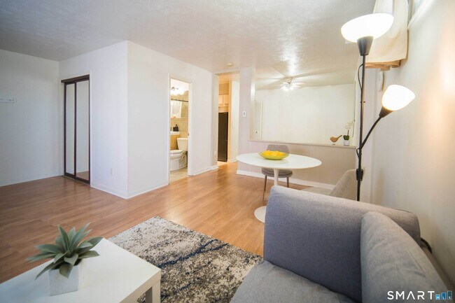 Building Photo - 120 Wooster St