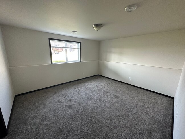 Building Photo - 3 Bed 3 Bath Twin Home