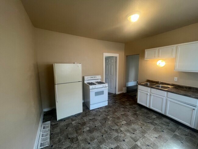 Building Photo - 2555 N 16th St