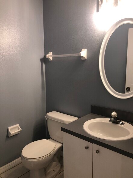 Building Photo - 804 E South St