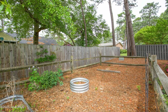 Building Photo - 2435 Longleaf Dr SW