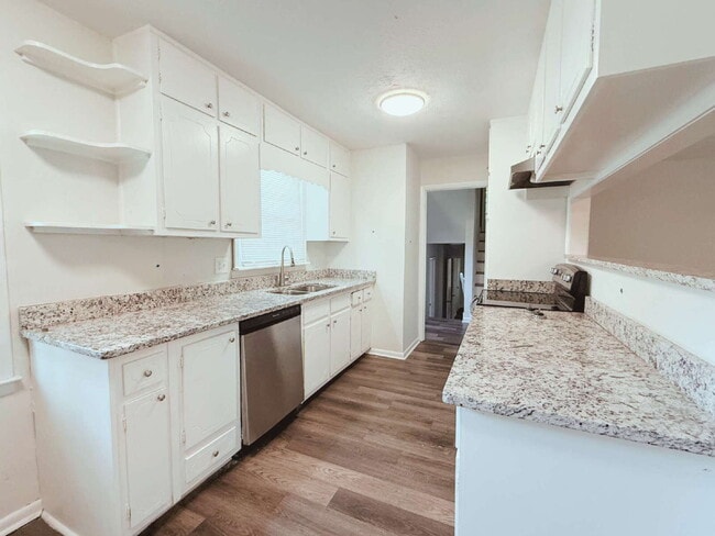 Building Photo - Welcome Home to Timeless Charm and Modern Comfort