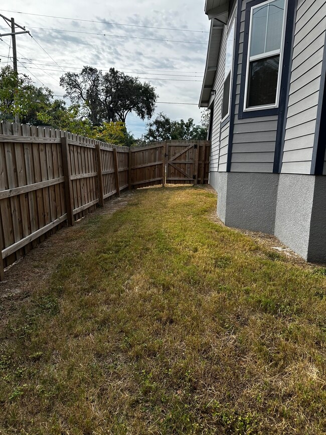 Building Photo - 201 W Hiawatha St