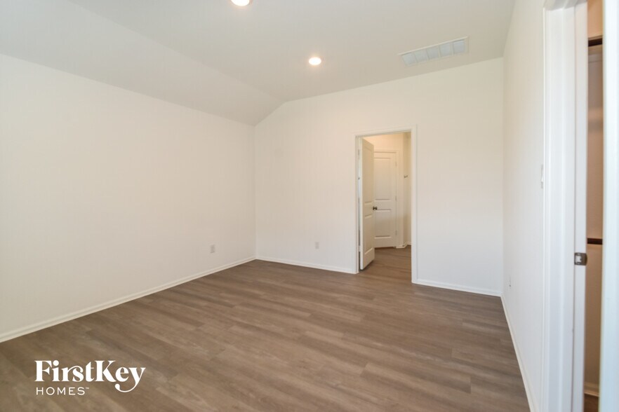 Building Photo - 712 Willow Harbor Ln