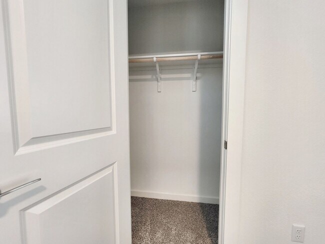 Building Photo - Spacious 4/BR 2.5/BA Retreat with Fenced Yard and Smart Features