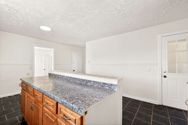 Building Photo - 908 Gilmore Ave