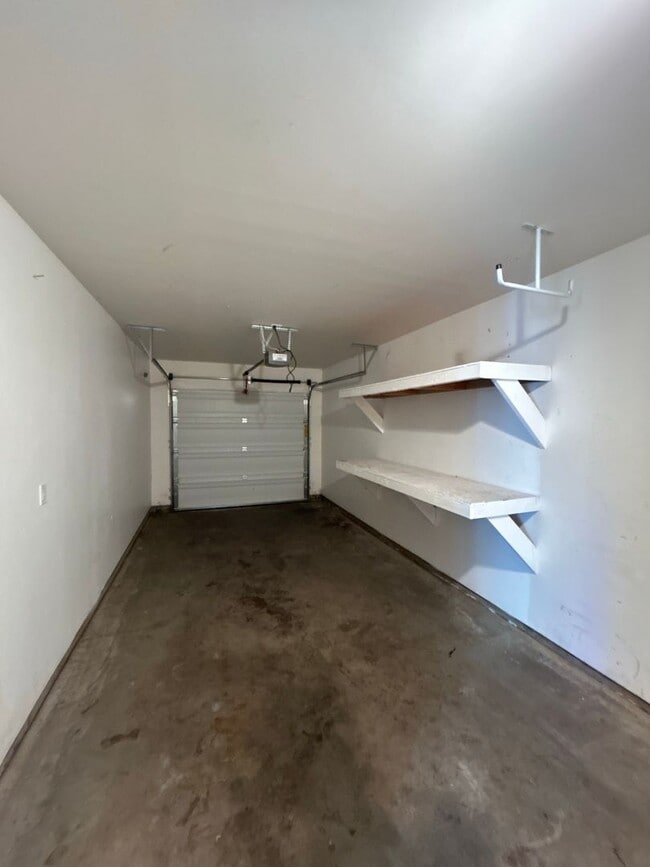Building Photo - 3 Bedroom Townhouse in The Pines at Pilot ...