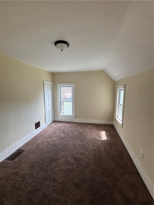 Building Photo - 1056 Walnut St