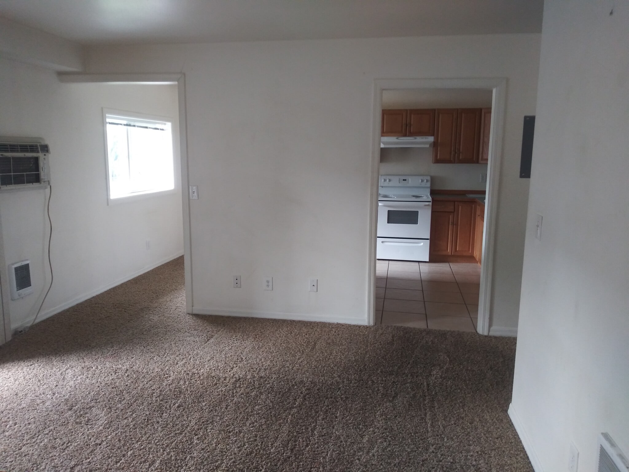Living Room - 1927 E Desmet Ave