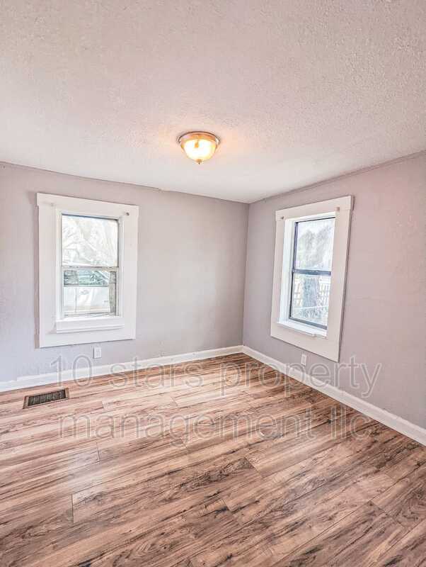 Building Photo - 2705 4th St S