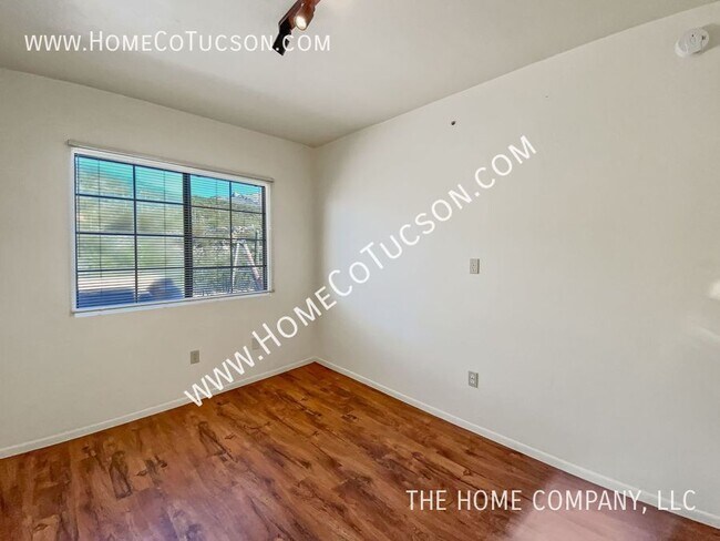 Building Photo - 1767 Deer Hollow Loop