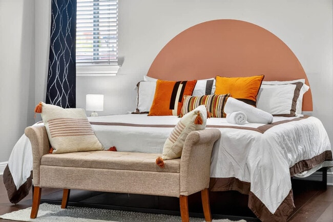 Building Photo - 1705 NE 11th St