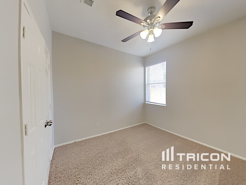 Building Photo - 4345 Park Creek Cir N