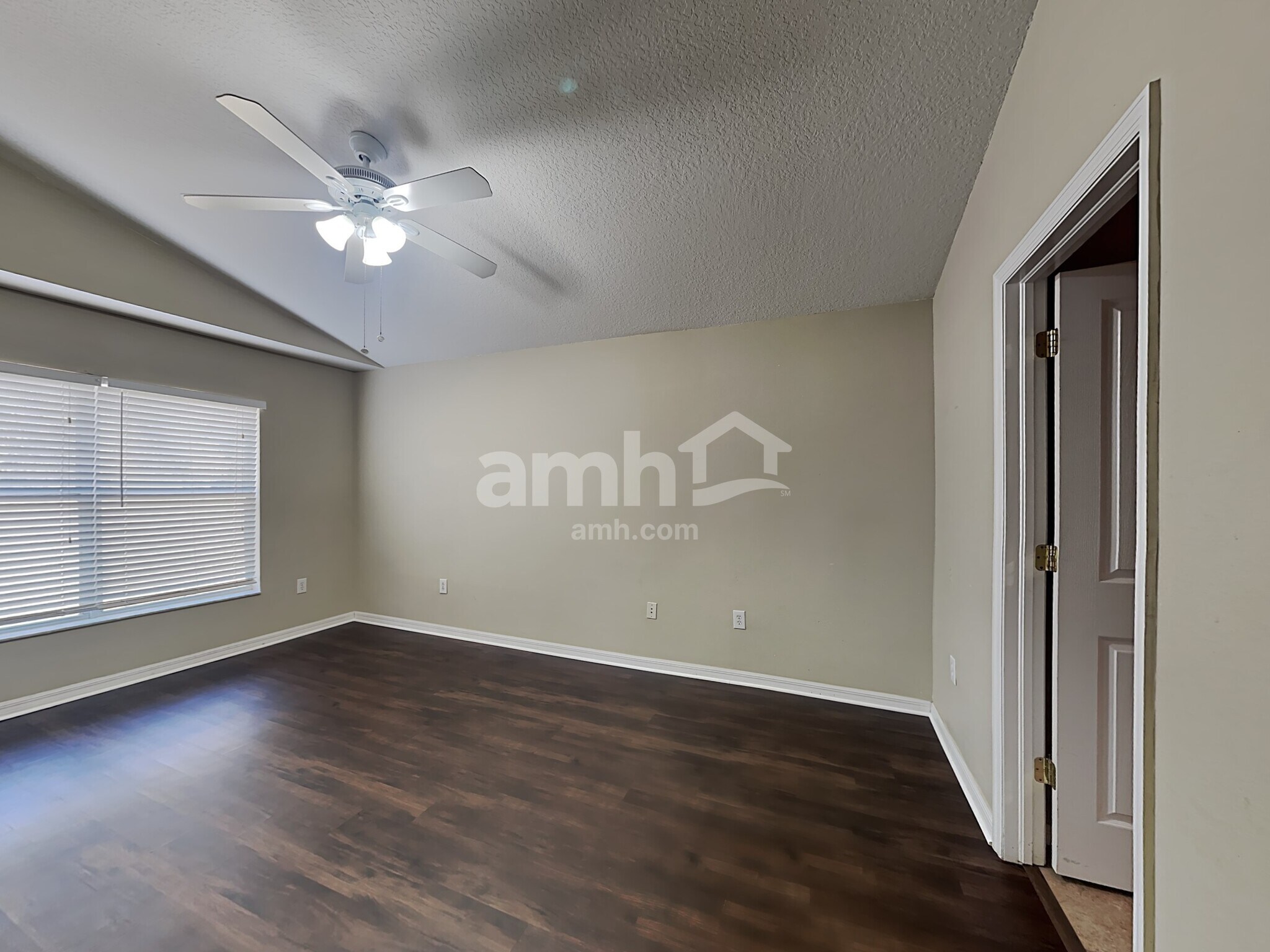 Building Photo - 7014 Monarch Park Dr