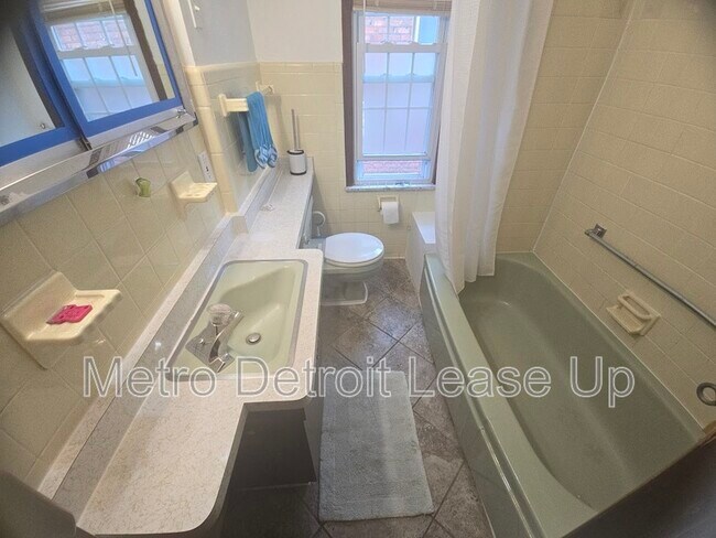 Building Photo - 3759 Columbus St