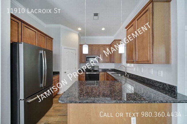 Building Photo - 11910 Lacroix St
