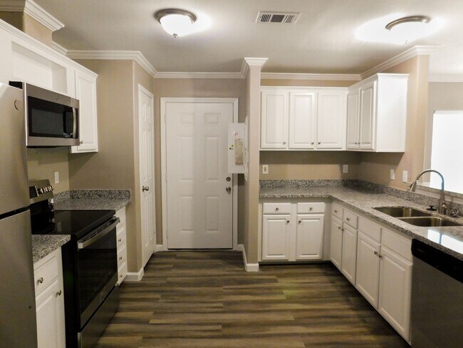 Building Photo - 155 Varsity Dr