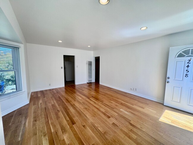 Building Photo - 2458 Ocean Park Blvd