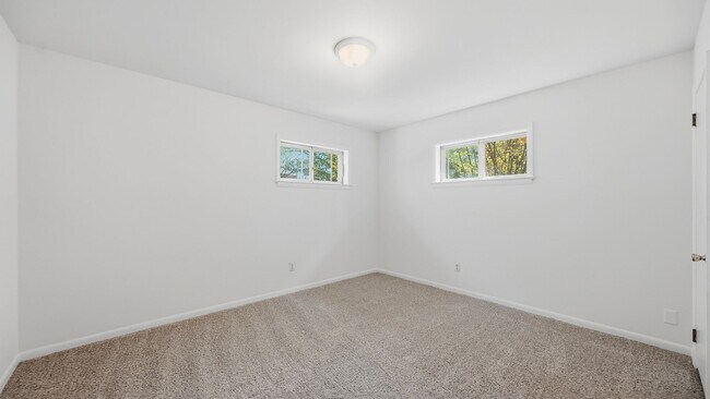 Building Photo - Great 2 bedroom close to UTC!