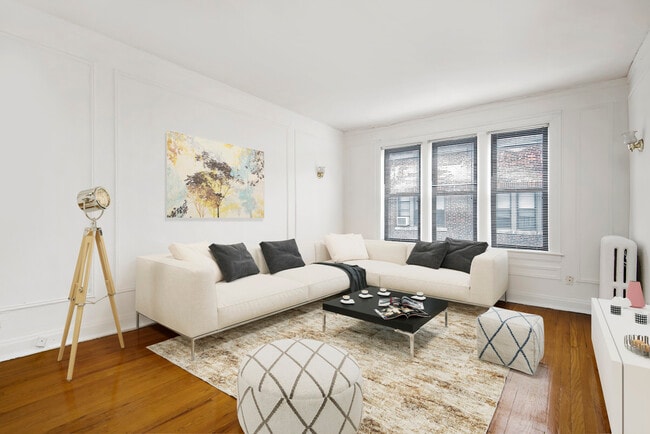 Building Photo - 632 W. Addison