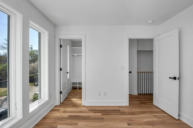 Building Photo - Stunning 4 Bedroom Home w/ Rooftop Deck Close to Downtown Nashville