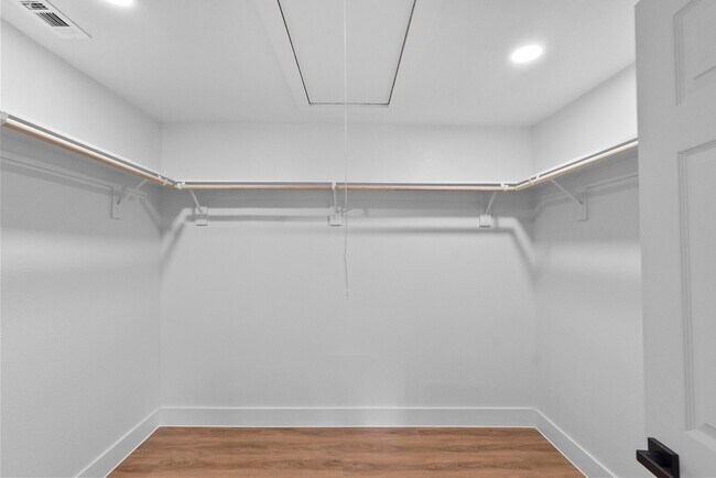Building Photo - 62 Greenbriar Dr