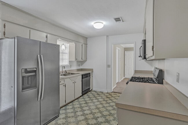 Building Photo - 205 Walnut St