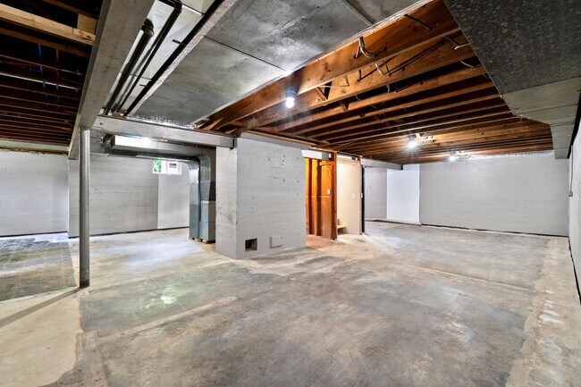 Building Photo - For Sale or Rent – Fully Renovated Stone R...