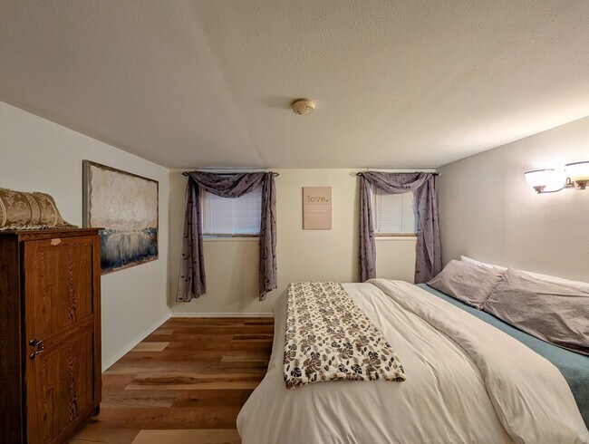 Building Photo - Fully furnished, short term 1 bedroom!
