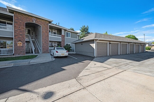 Building Photo - 3-Bedroom Condo Available Immediately
