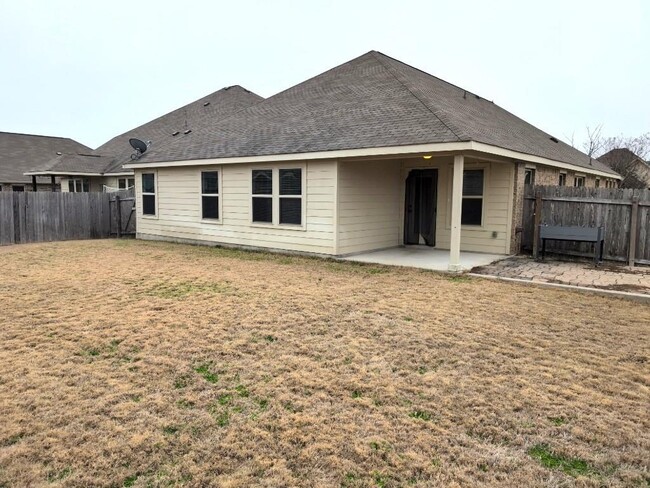 Building Photo - 1000 Farmhouse Dr