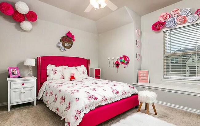 Building Photo - Spacious 4-Bedroom, 3-Bath Two-Story Home in Boerne