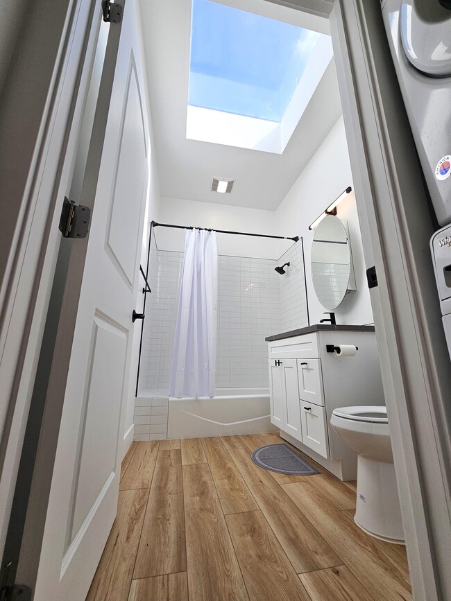 Building Photo - 2711 W 60th St