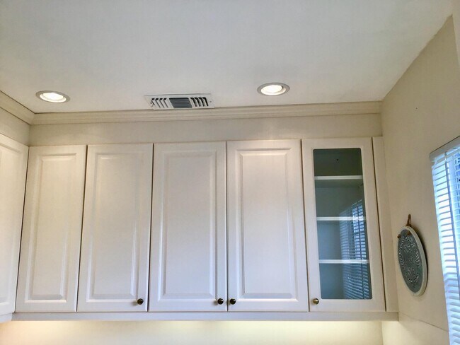 Building Photo - 336 Brighton H