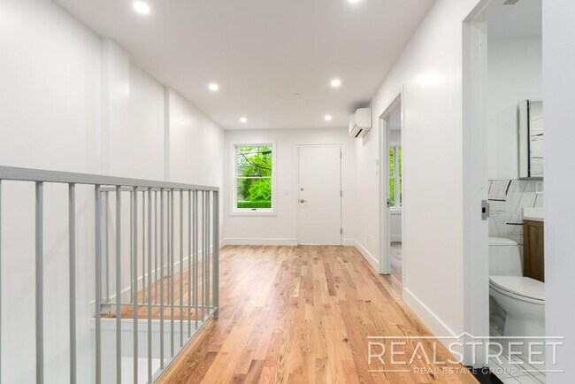 Building Photo - Modern New Construction Studio Apartment w...
