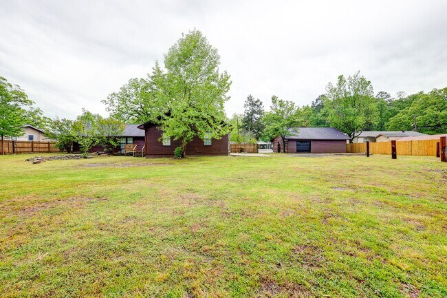 Building Photo - 3 bed 3 bath single family house