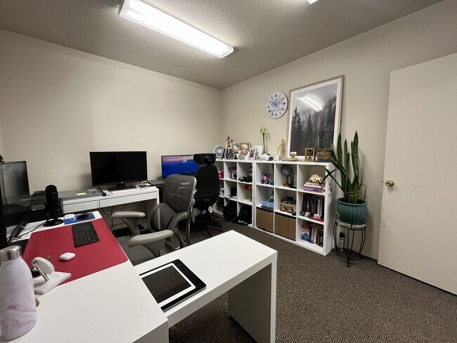 Building Photo - Comfortable Living in Bethany with Two Separate Units, Expansive 0.45-Acre Lot & Versatile Detach...