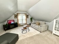 Building Photo - 1-Bedroom Apartment – Prime Poughkeepsie Location: Prime location!