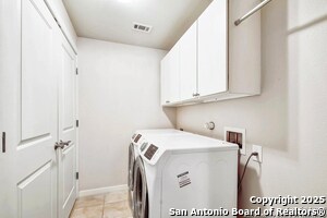 Building Photo - 7204 Oak Manor Dr