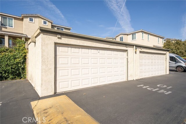 Building Photo - 960 E Bonita Ave