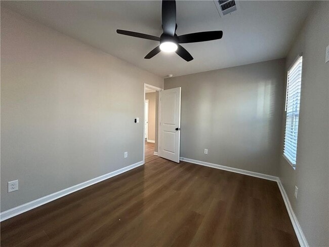 Building Photo - 1226 Beechview Dr SE