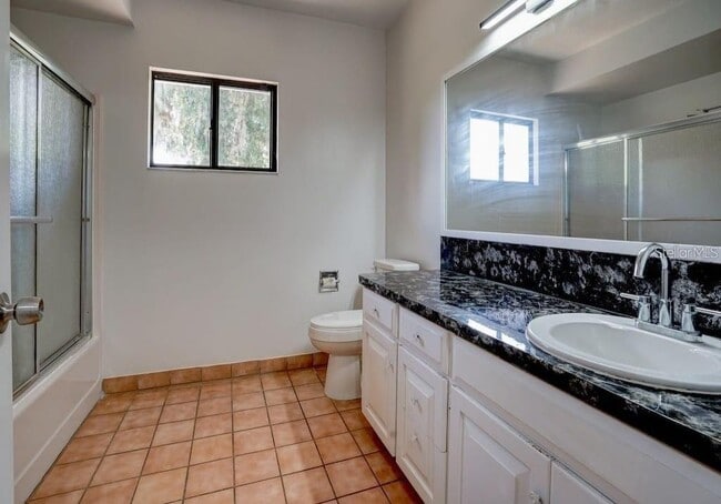 Building Photo - 5 N Lakeview Dr