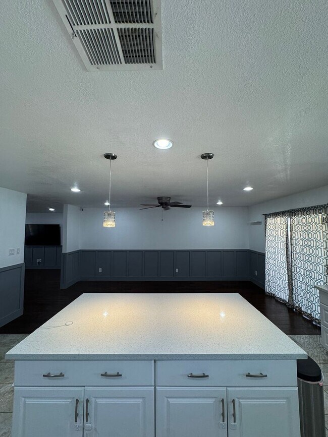 Building Photo - 3bed/2bath Chandler home for rent!