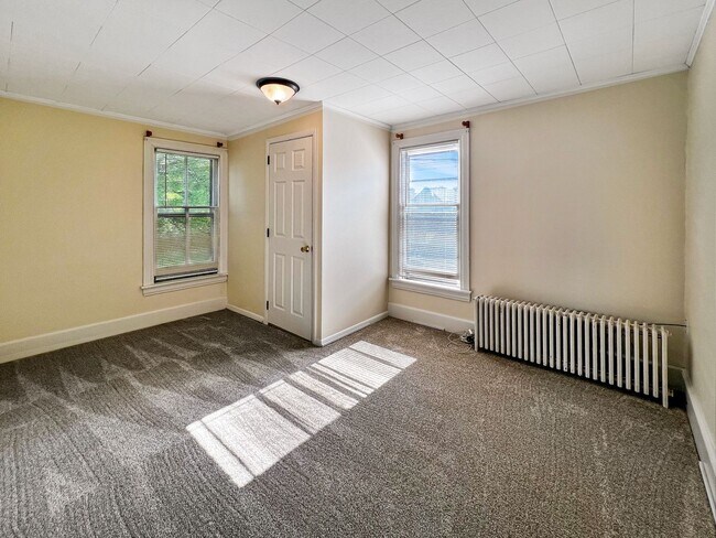 Building Photo - 411-413 Jordan Ave