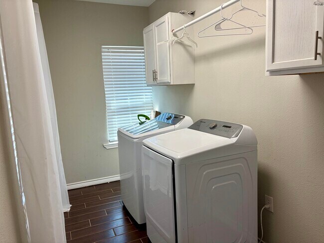 Building Photo - 2309 Grant St