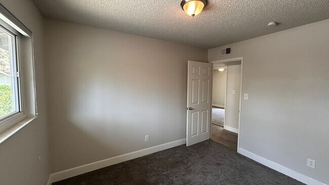 Building Photo - 2960 Cabrillo Dr