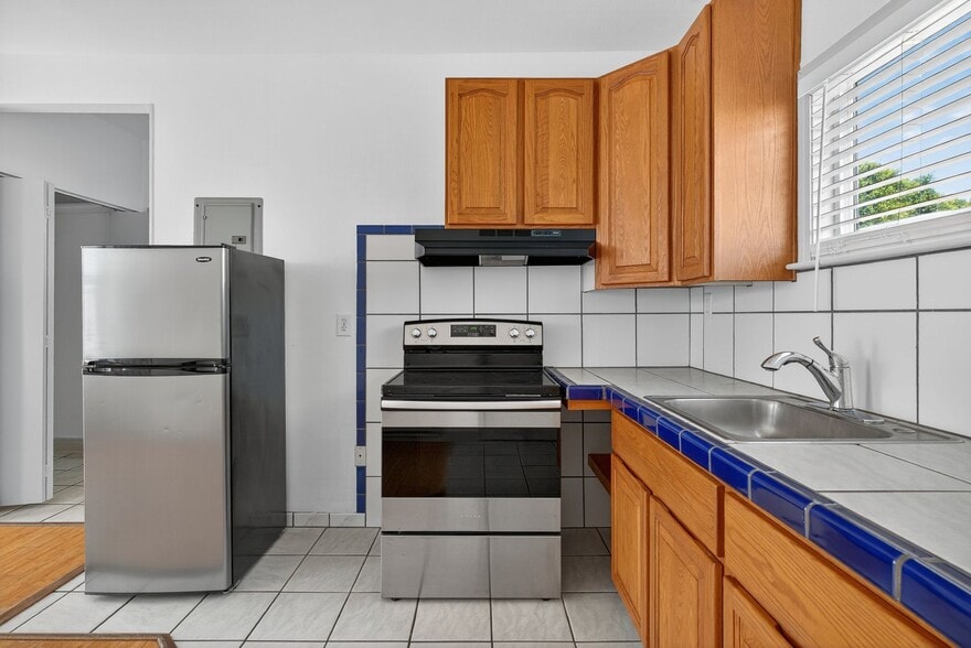 Building Photo - 1912 2nd St