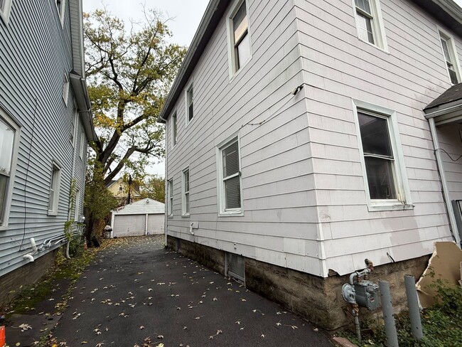 Building Photo - AMINA LLC