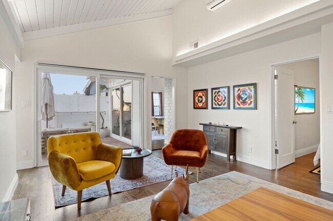 Building Photo - Ventura | Pierpont | 4 Bedroom + 3 Bathroom